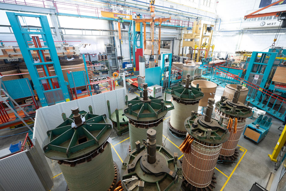 Eine Werkhalle im Transformatorenwerk Siemens Energy in Dresden.
