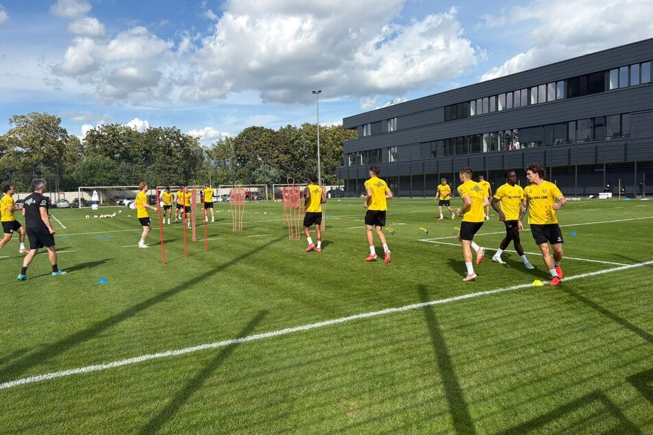 Der Aufgalopp in Dynamos Dienstagstraining läuft.