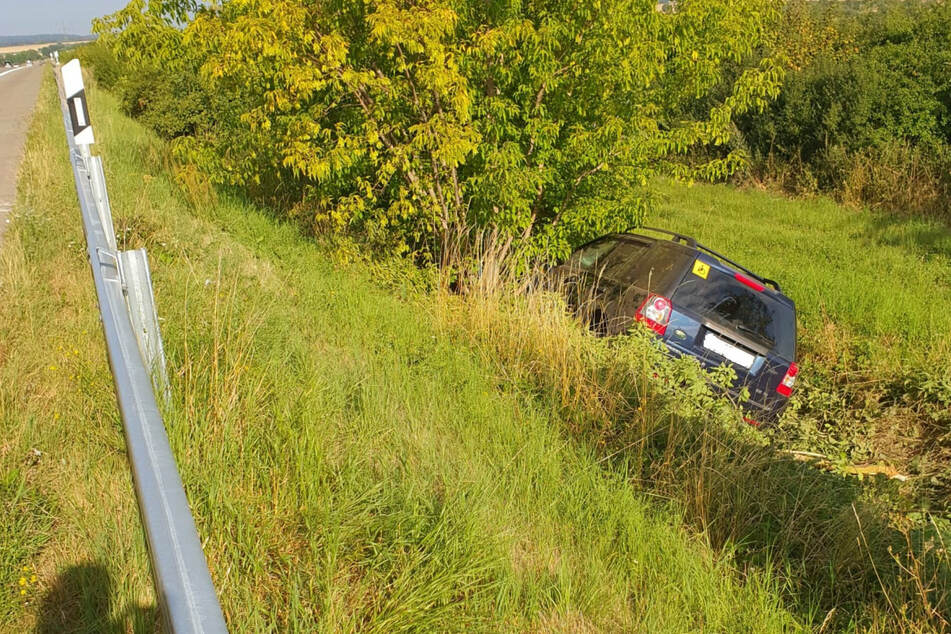Mit 2,39 Promille landete der Autofahrer aus der Ukraine in einem Autobahn-Graben.