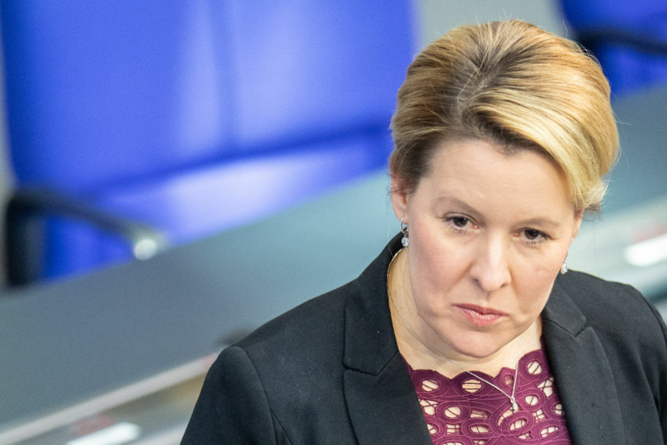 Farbangriffe auf SPD-Büros in Berlin: Giffey verurteilt feige Attacken