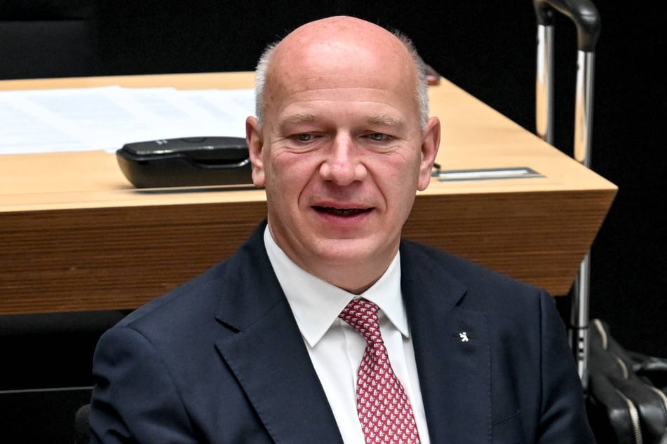 Berlins Regierender Bürgermeister Kai Wegner (53, CDU) hat betont, dass die Belegung bestehender Flüchtlingsunterkünfte Priorität habe.