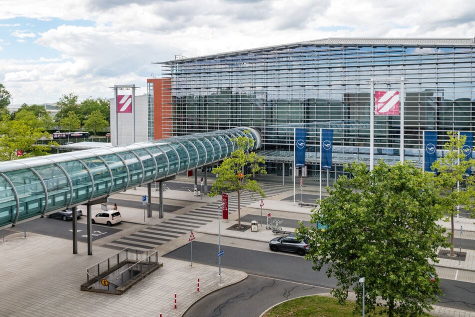 … zu hohe Kosten: Bei den Flughäfen Dresden (Foto) und Leipzig muss die Staatsregierung als Gesellschafter deutlich stärker lenkend eingreifen, empfiehlt der Rechnungshof.
