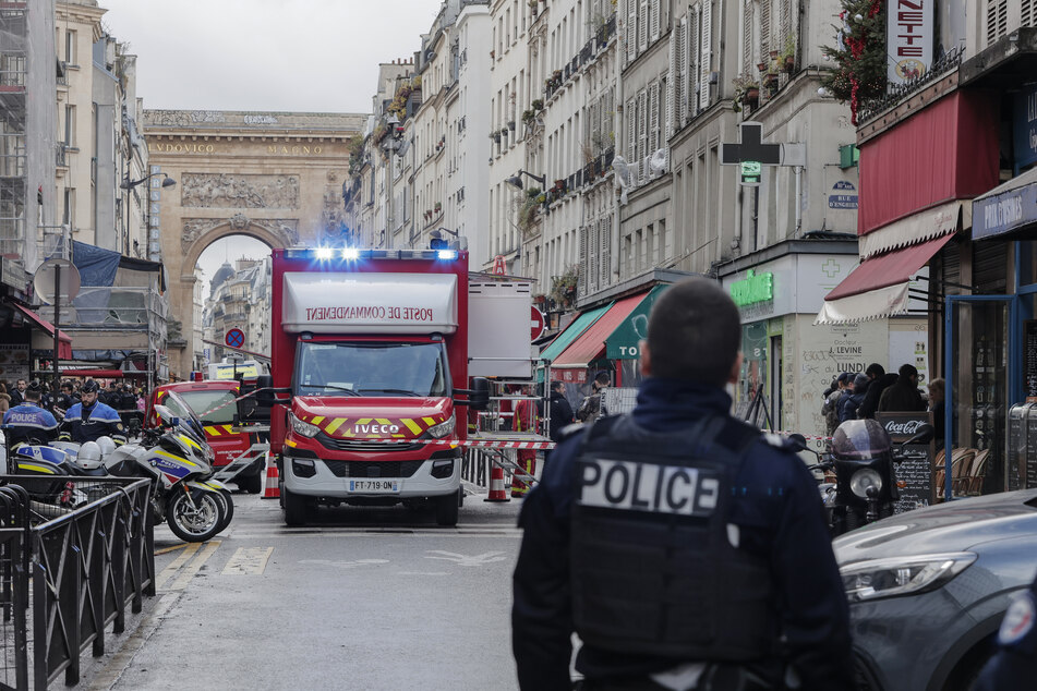 Wie die Staatsanwaltschaft Paris am Freitagmittag mitteilte, leitete sie Untersuchungen wegen vorsätzlicher Tötung ein.