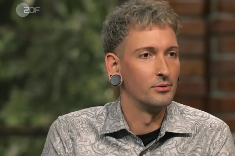 Händler Fabian Kahl (34) darf sich nach ein spannendes Bieterduell freuen.