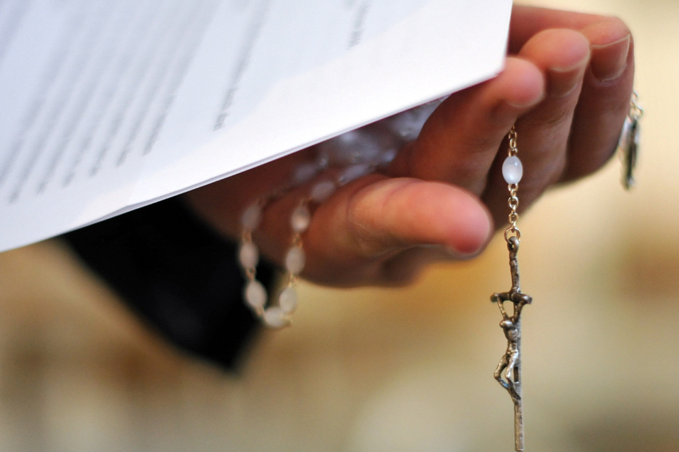 12-Jähriger Porno-Nachrichten geschrieben: Priester verurteilt