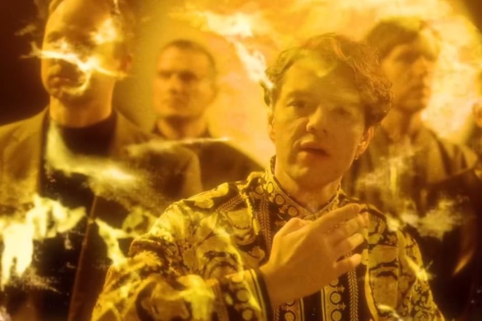 Szene aus dem Musikvideo zur neuen Single "Polytheria" von Woods of Birnam.