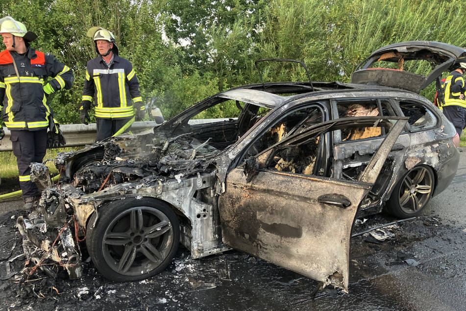 Der BMW war liegen geblieben, kurze Zeit später brannte er aus.