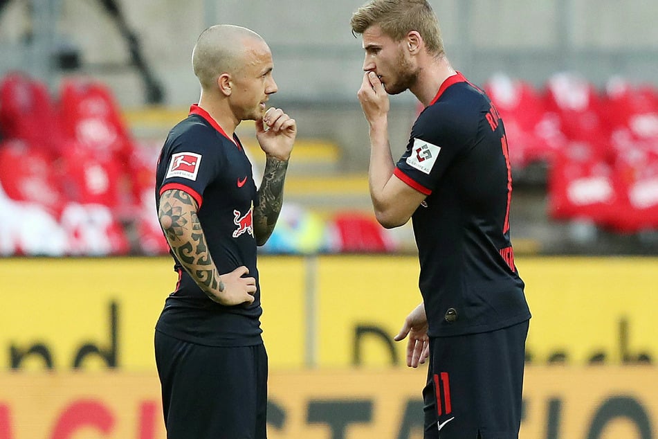 Tüfteln Angelino (l.) und Timo Werner hier aus, wie sie RB Leipzig erneut in die Champions League bringen?