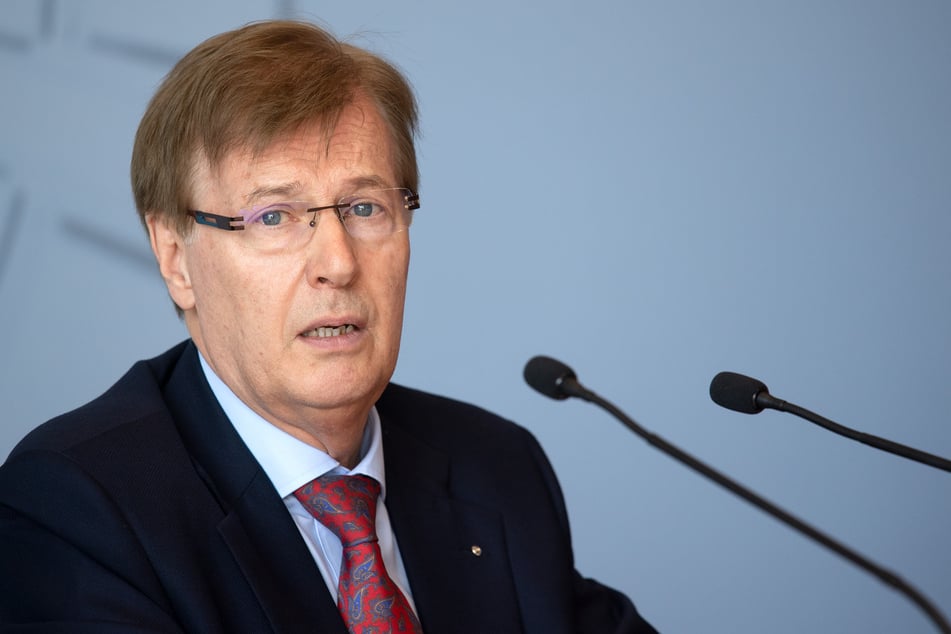 NRW-Justizminister Peter Bisesenbach (72).