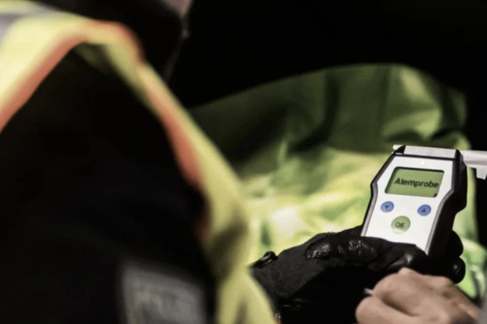 Die Polizei führte zwei Alkoholkontrollen durch. Eine vor Ort und eine auf der Dienststelle. (Symbolfoto)