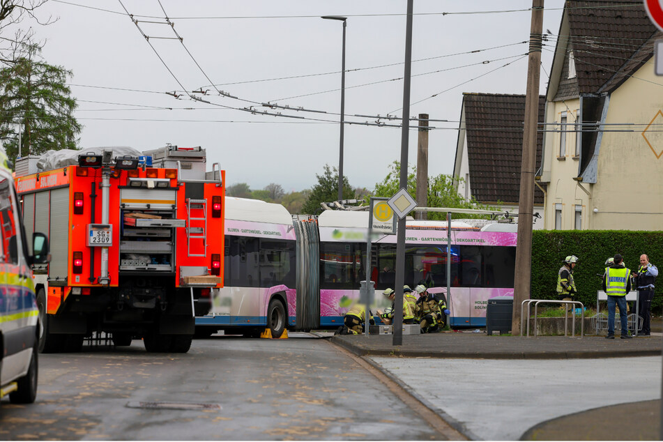 Übler Unfall: Mann von Bus überfahren und schwer verletzt!