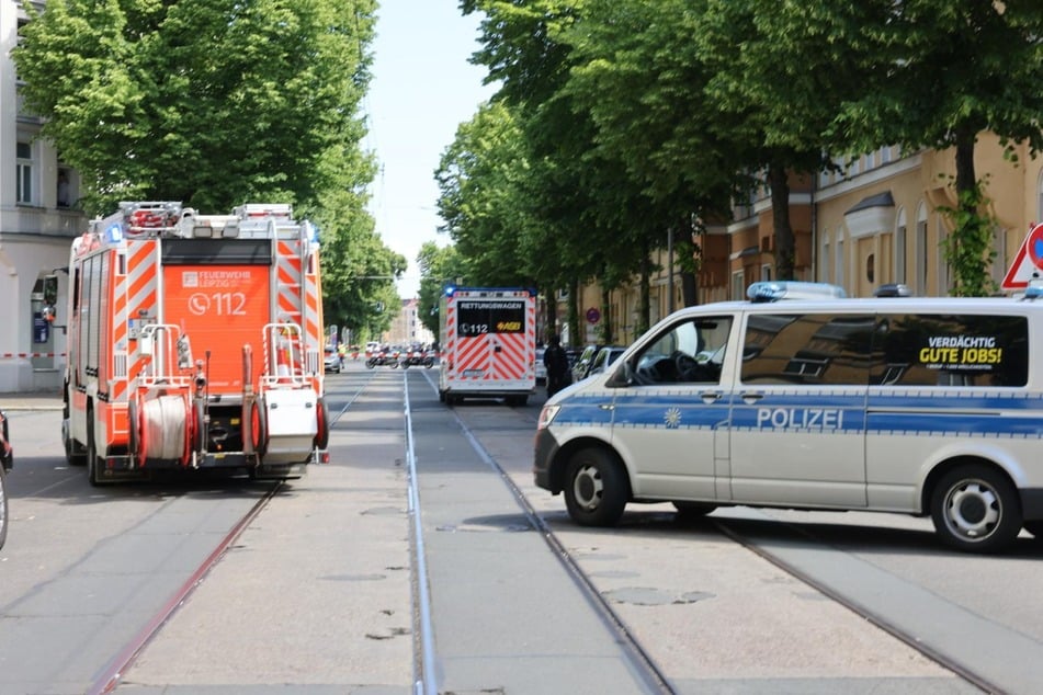 Neben der Polizei waren auch Feuerwehr und Rettungsdienst im Einsatz.