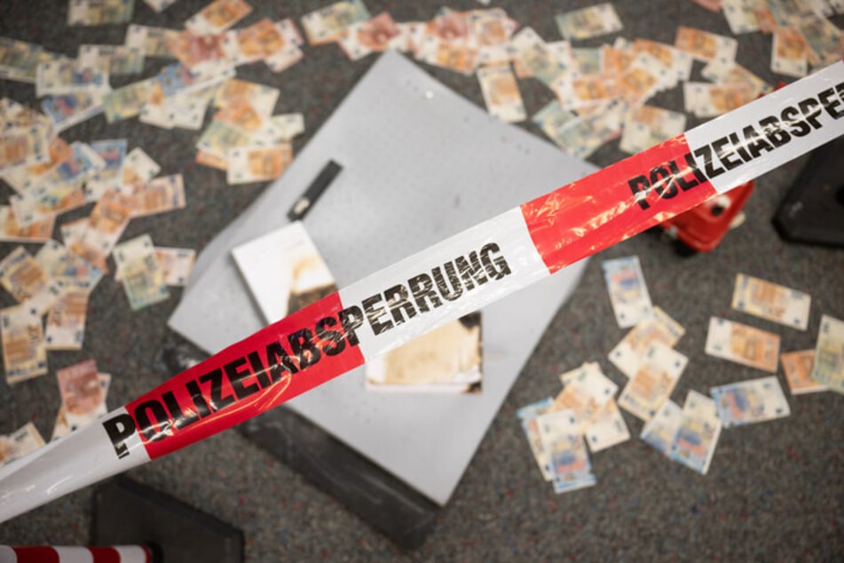 Immer wieder werden Geldautomaten von Kriminellen attackiert - meistens mitten in der Nacht. (Symbolbild)