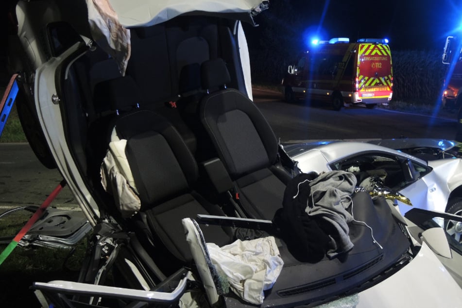 Feuerwehr musste sie aus dem Auto befreien: Mehrere Verletzte bei Crash