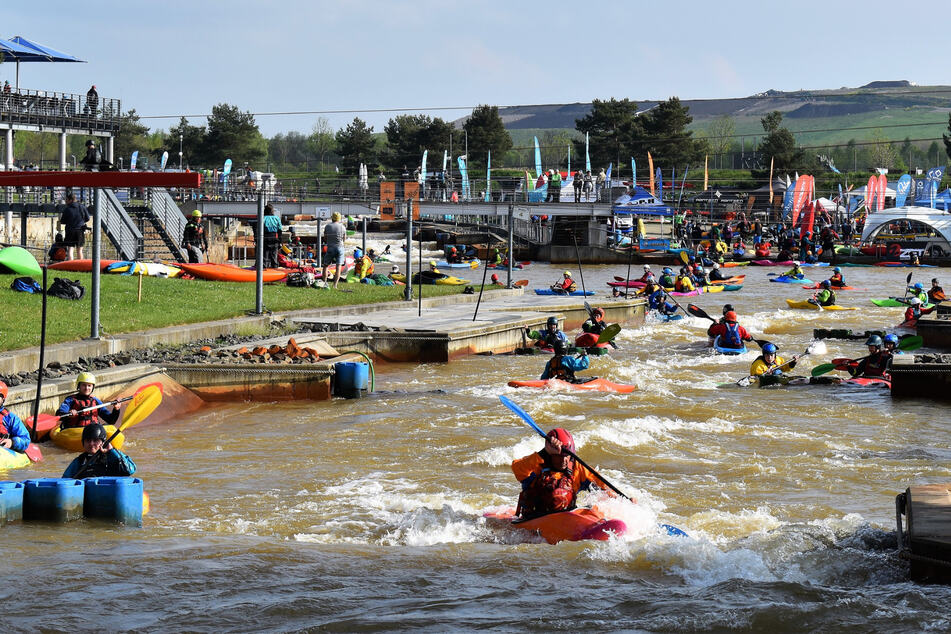 Um 12 Uhr gibt der Kanupark Markleeberg den Startschuss für die diesjährige Saison. Seid die Ersten, die mit Kanu, Surfboard oder Drachenboot in See stechen.