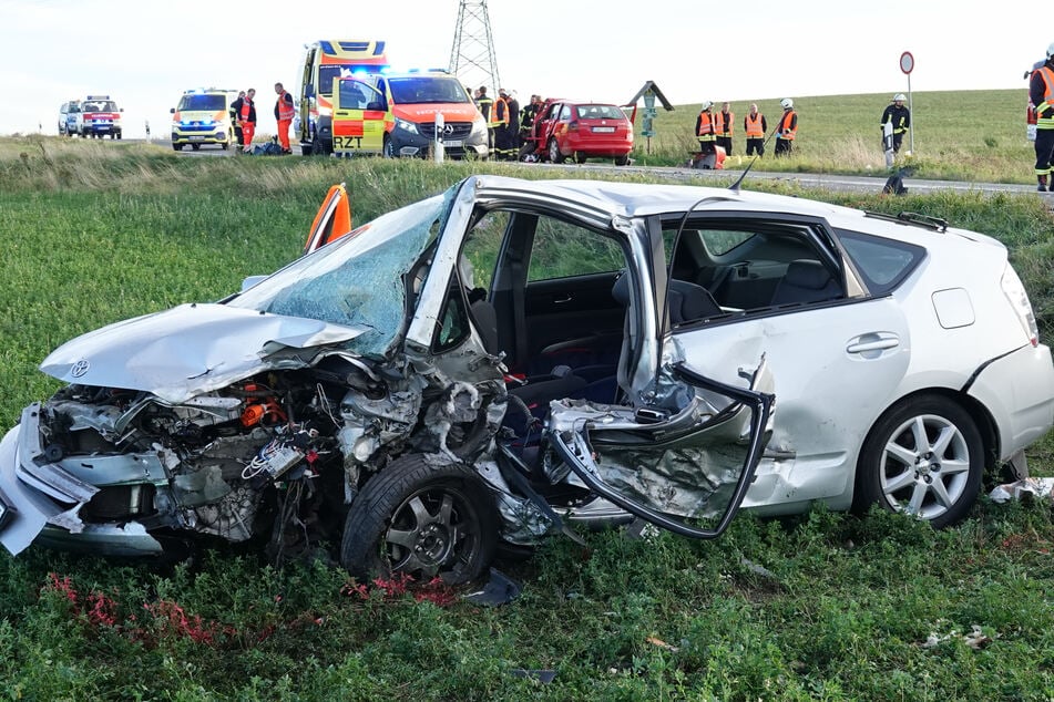 Der Toyota landete auf einem Feld.