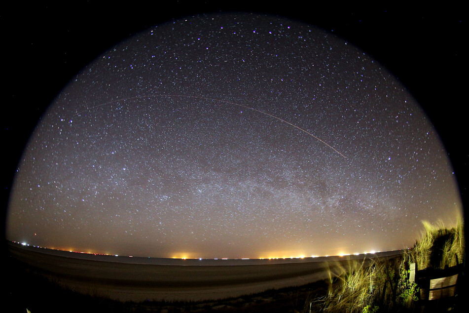 Blick in den Sternenhimmel über Spiekeroog: Die ostfriesische Insel ist prädestiniert zum Sternegucken.
