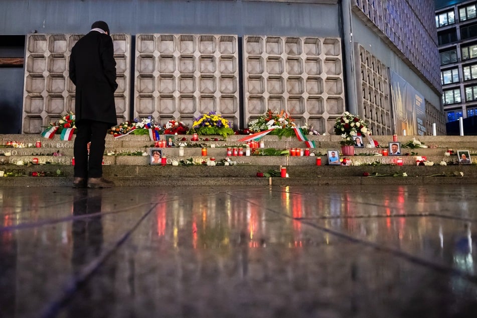 Das Mahnmal am Breitscheidplatz erinnert an die beim Anschlag verstorbenen Menschen.