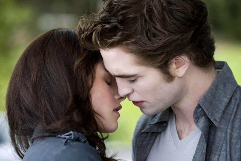 Kristen Stewart and Robert Pattinson in Twilight.