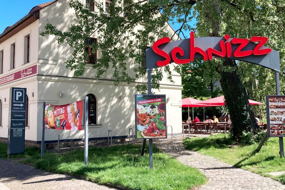 Schnitzel genießen im Restaurant oder im sommerlichen Biergarten.