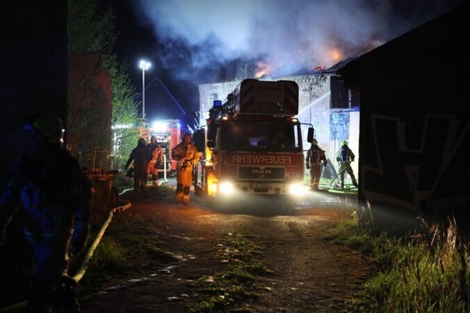 44 Feuerwehrleute rückten an.
