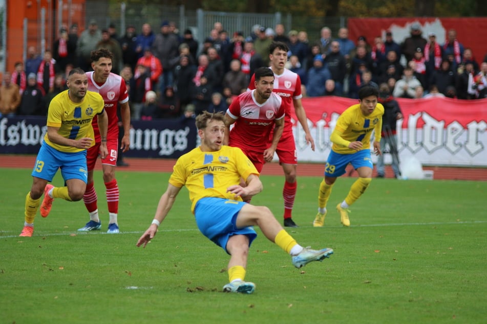 Noel Eichinger rutschte beim Elfmeter weg, traf später zum 1:1.