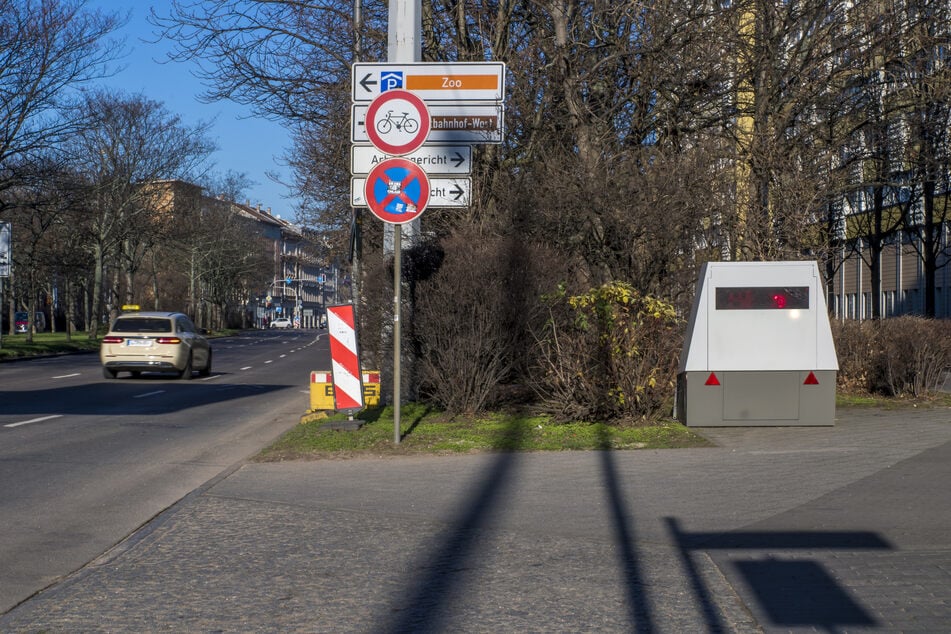 Fieser Standort: Die geradlinig verlaufende Gerberstraße lädt zu Geschwindigkeiten von mehr als den erlaubten 50 km/h ein.
