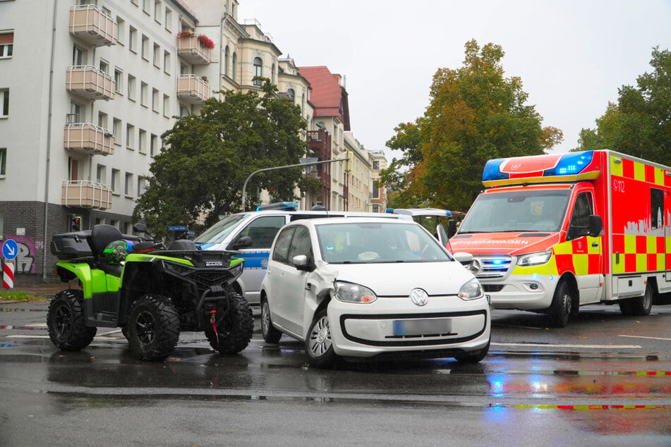 Polizei und Rettungsdienst rückten am Mittwochnachmittag zur Kurt-Eisner-Straße aus, nachdem es dort gekracht hatte.
