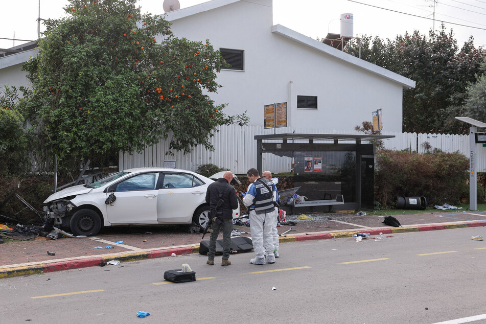 Bei einem Terroranschlag im Großraum Tel Aviv wurden mindestens 19 Menschen verletzt, eine 79-Jährige starb.