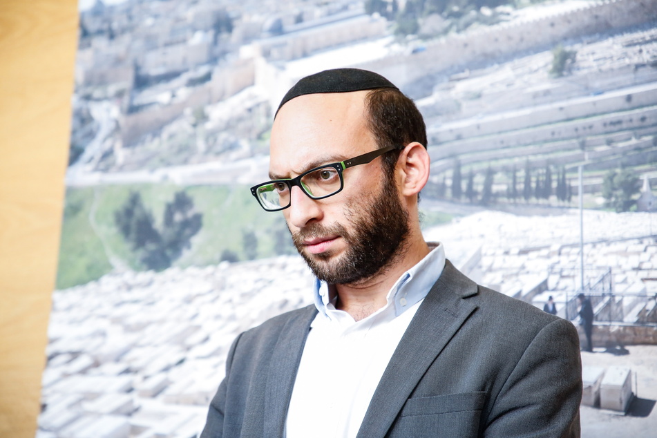 So besorgt Rabbi Akiva Weingarten (39) von der Jüdischen Kultusgemeinde auch ist, er versucht positiv zu bleiben.