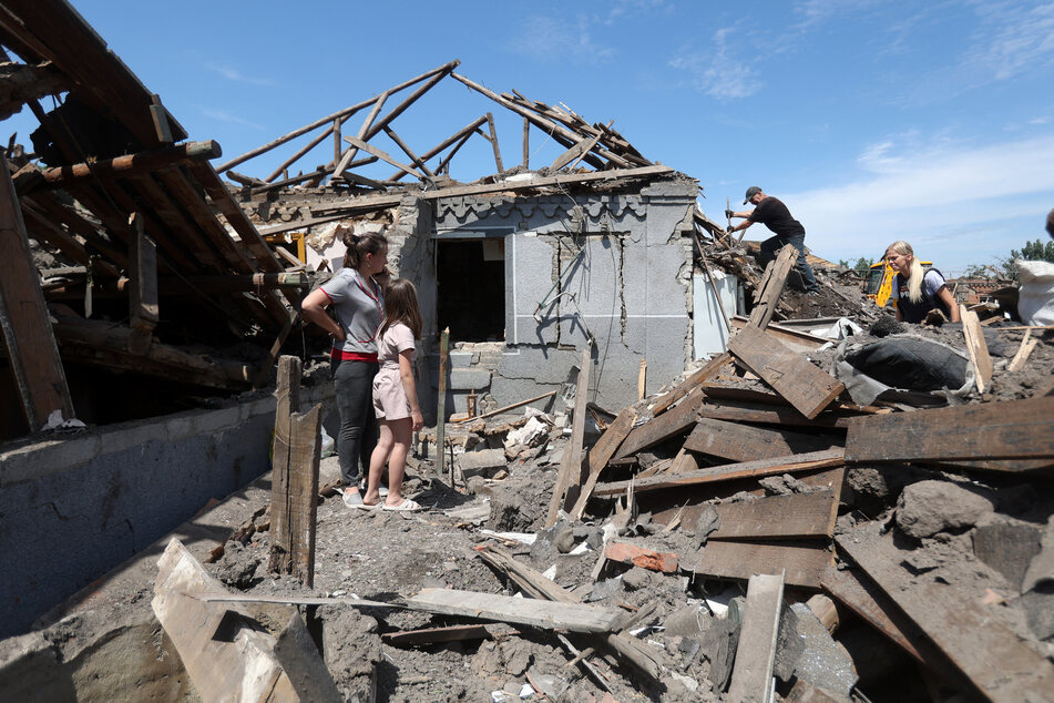 Die Attacken der russischen Armee lassen die Ukrainer und Ukrainerinnen in Trümmern zurück.