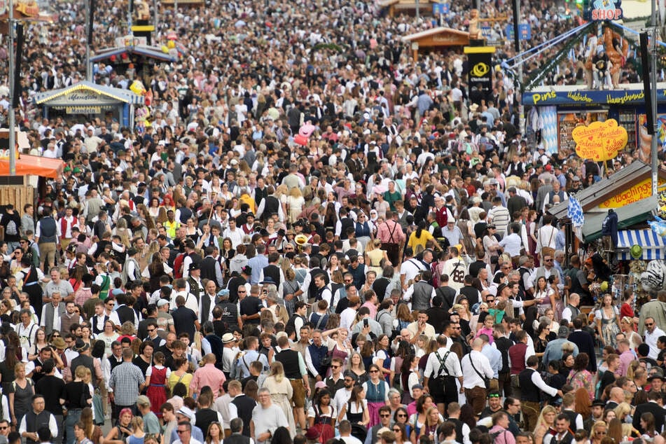 Großer Besucher-Andrang herrschte gleich an den ersten Tagen auf dem Münchner Oktoberfest.