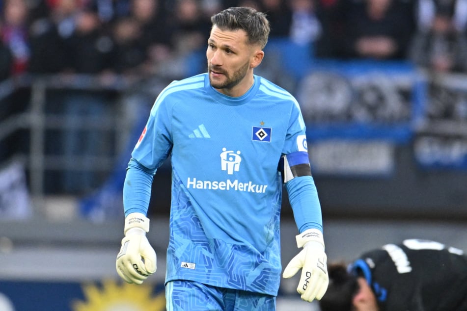 HSV-Keeper Daniel Heuer Fernandes (33) zeigte sich nach Abpfiff alles andere als zufrieden mit der Leistung und dem Ergebnis.