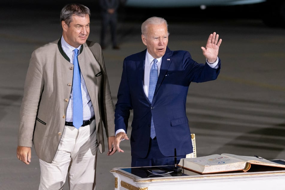 In Biden Fällen Geschmacksache: Während der US-Präsident Joe Biden (79) im erwartbaren Anzug auftrat, versuchte sich CSU-Chef Markus Söder (55) in einer traditionelleren Montur.