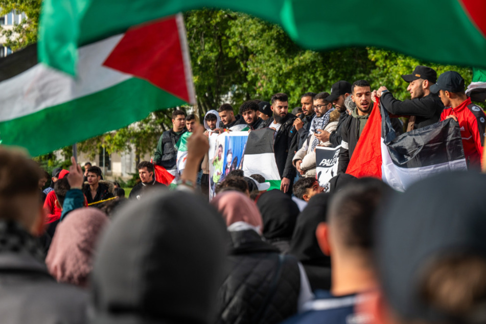 Während der Versammlung gab es mehrere Redebeiträge.