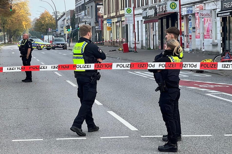 In der Nacht zu Samstag rückten Einsatzkräfte wegen Schüssen nach Hamburg-Billstedt aus. Auch am frühen Morgen war die Polizei noch vor Ort.