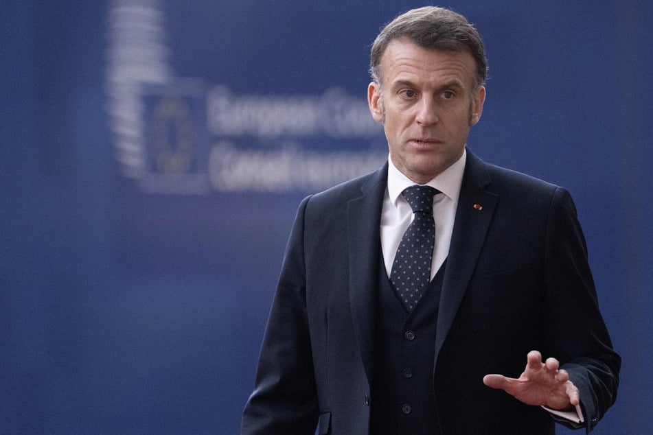 Der französische Präsident Emmanuel Macron (48) äußerte sich erneut kritisch zum Nahost-Konflikt.