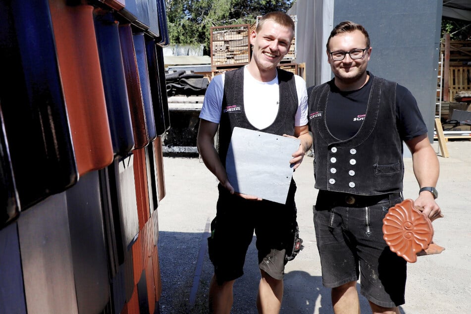 Lest jetzt die Geschichte der Dachdecker-Azubis Benjamin Gühne und Philipp Bürger in der neuen Azubi-Beilage.