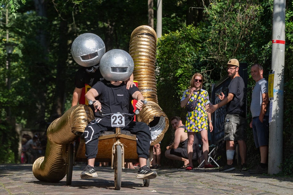 Unter dem Helm ist nicht zu erkennen, wer hinter dem Team "Tekke Hos" steckt.