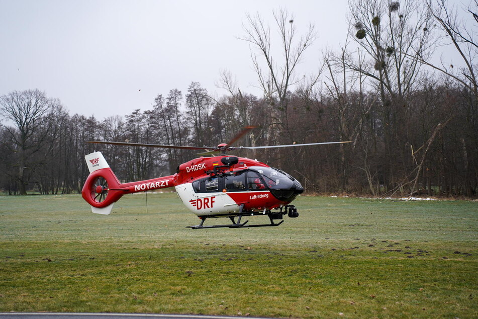 Der Rettungshubschrauber Christoph 62 brachte die schwerverletzte 48-Jährige ins Krankenhaus.