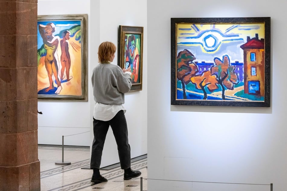Die bunten Werke von Karl Schmidt-Rottluff heitern die Laune bei trübem Wetter auf.