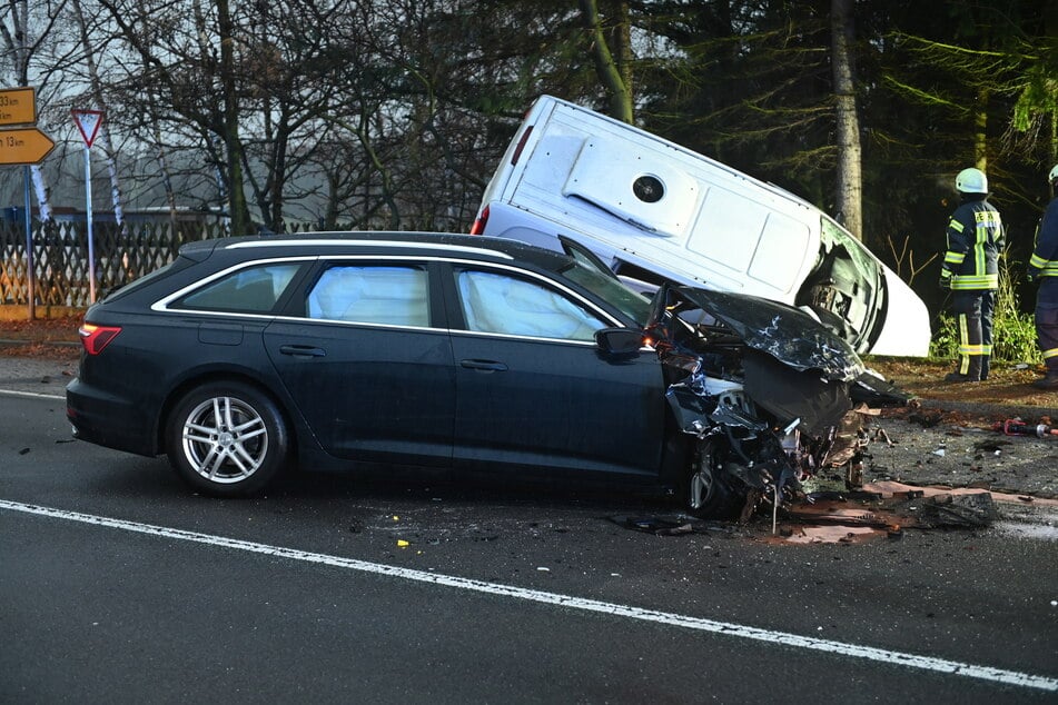 Katastrophaler Unfall im Morgengrauen. Ein Audi und ein Kleintransporter krachten damals auf der B6 zusammen, weil Michael Z. (62) einen Fahrfehler beging.