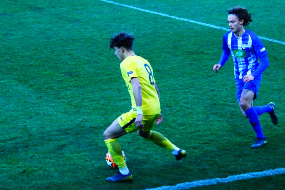 Zog die Fäden, konnte das Ausscheiden aber nicht verhindern: Adil Aouchiche (l.) verlor mit PSG am 19. Februar 2019 in der Youth-League-Zwischenrunde bei Hertha BSC mit 1:2.