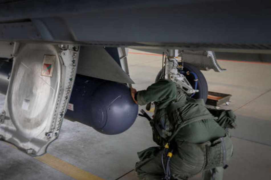 Die Eurofighter werden für den Einsatz mit speziellen Aufklärungsbehältern bestückt. (Archivfoto)