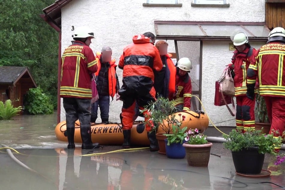 Hunderte Einsatzkräfte sind aktuell im Einsatz.