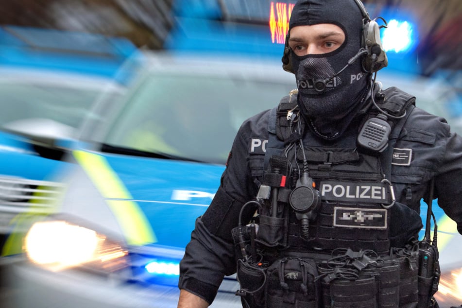 Ein Spezialeinsatzkommando (SEK) der Polizei stürmte am Dienstagabend ein Haus in Koblenz (Symbolbild).