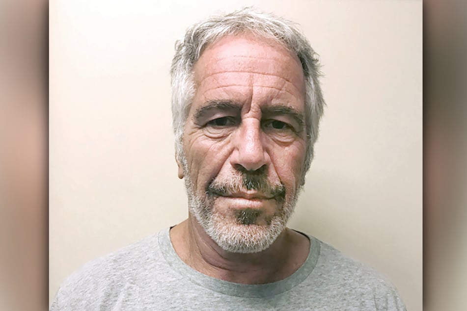Andrew Mountbatten-Windsor wird seit Jahren mit Jeffrey Epstein (†66) in Verbindung gebracht.