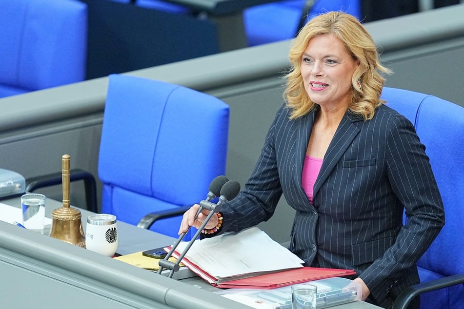 KI statt echte Kinder: Schulstart-Gruß von Julia Klöckner sorgt für Aufregung