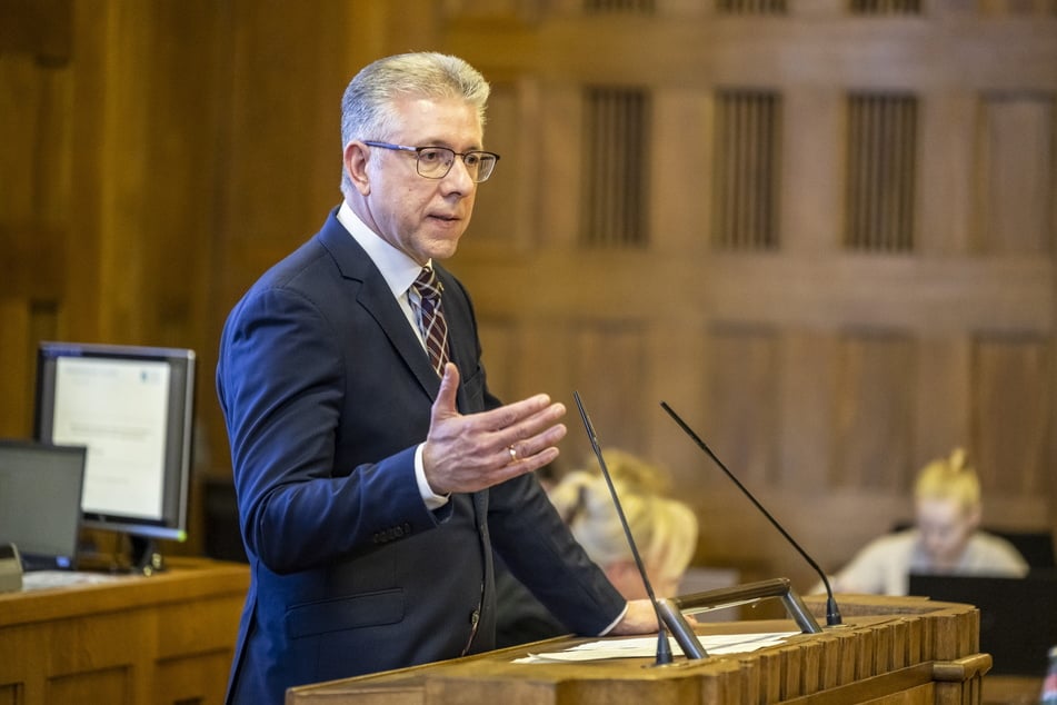 Stadtkämmerer Ralph Burghart (56, CDU) hat die pauschale Fünf-Prozent-Haushaltssperre auf 2026 verlängert.