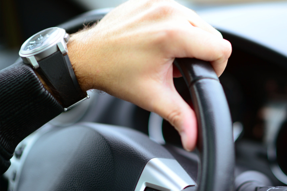 Der Jugendliche fiel einer Polizeistreife wegen seines unsicheren Fahrstils auf. (Symbolbild)